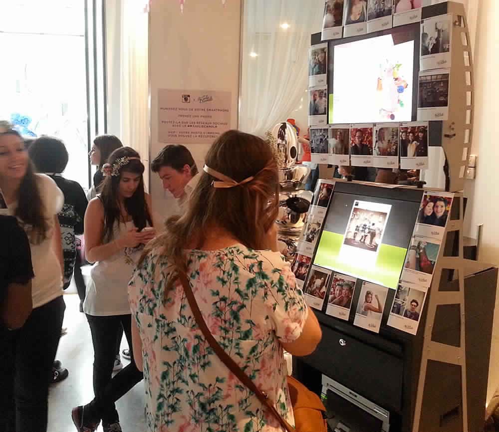 Partage des portraits générés par IA en direct à Paris
