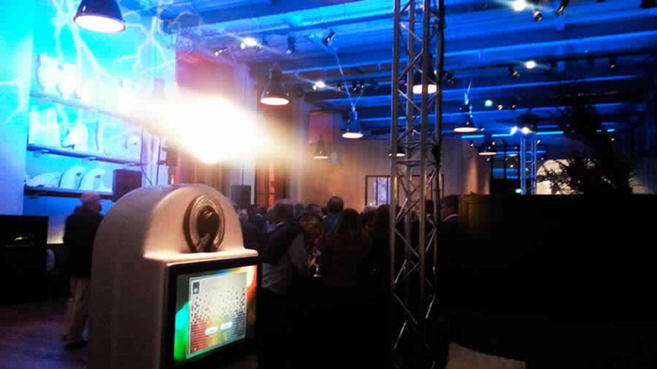 Videobox party AXA : borne d'enregistrement vidéo en soirée d'entreprise